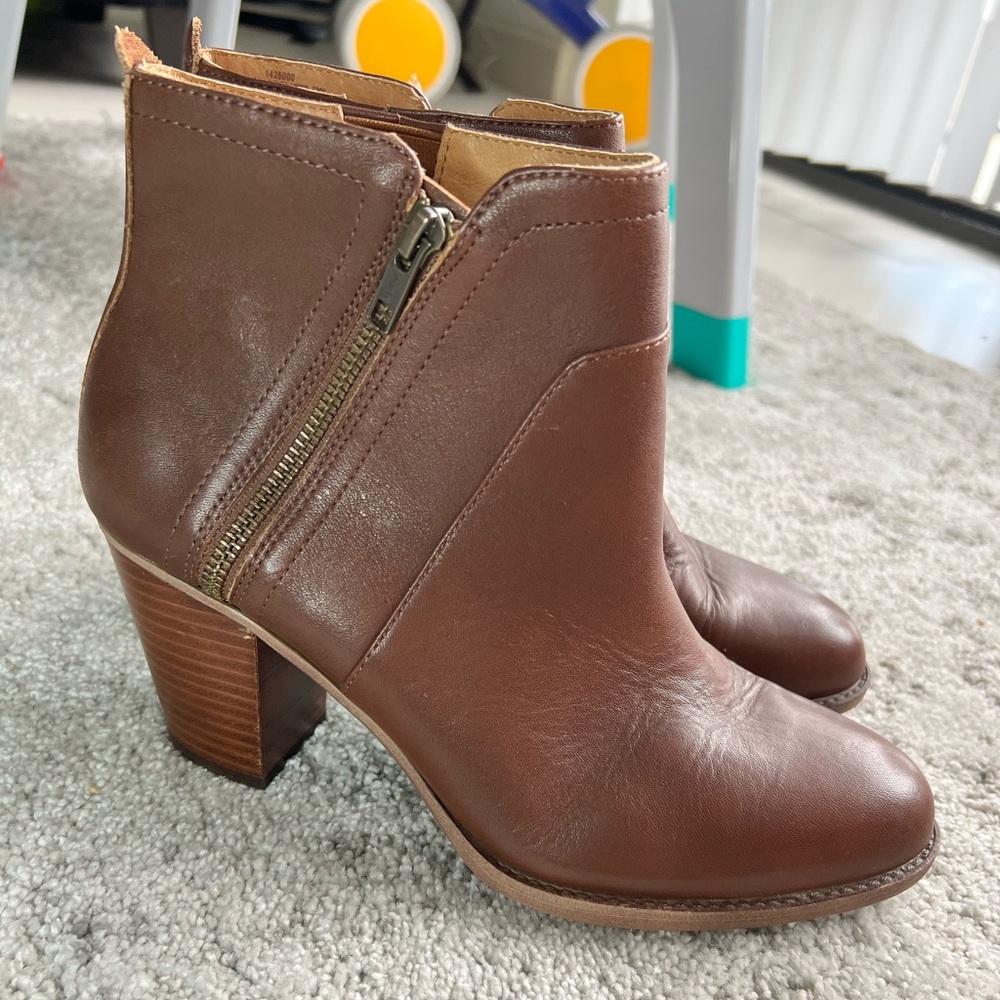 Ankle boots in brown